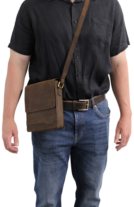Quality Full Grain Hunter Leather Shoulder/Crossbody Bag. Style No: 51020.