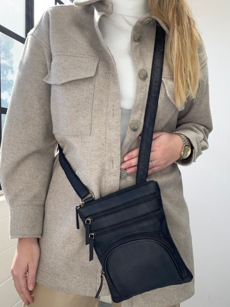 Quality Full Grain Genuine Leather Handbag with Adjustable Shoulder Strap. Colours: Black or Brown. Style No: 61020.