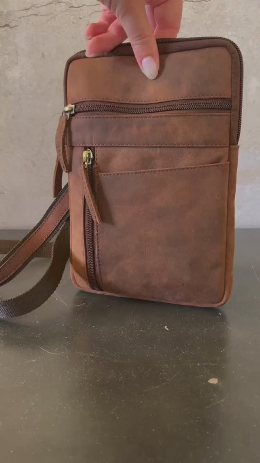 Quality Full Grain Hunter Leather Shoulder/Crossbody Bag. Style No: 51019.