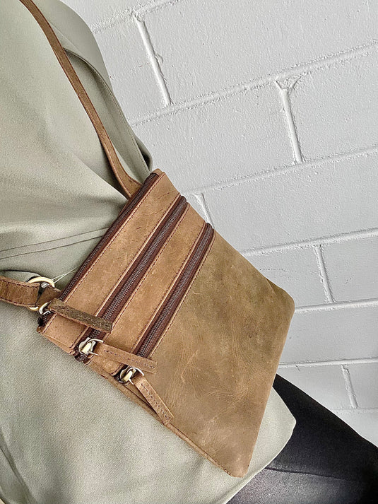 hide & chic  Quality Full Grain Hunter Leather Crossbody bag. Style: 62021